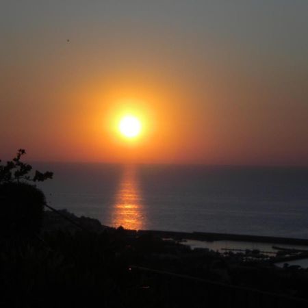 Ring Hostel Forio  Bagian luar foto